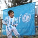 Murtaza-Ahmadi-lionel-messi-le-envio-su-camiseta-unicef-afghanistan-facebook-6-600×900