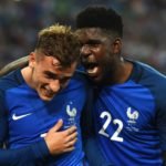 antoine-griezmann-samuel-umtiti-francia-mirrorcouk.jpg