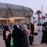 Mujeres a las afueras del King Abdullah Sports City en Arabia Saudita TWITTER @ALAHLI_FCEN