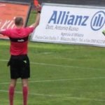 Arquero expulsado por orinar en el campo – ole.com.ar