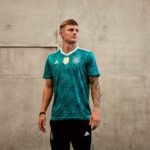 Camiseta alternativa – Selección de Alemania 3 – Twitter (@adidasfootball)