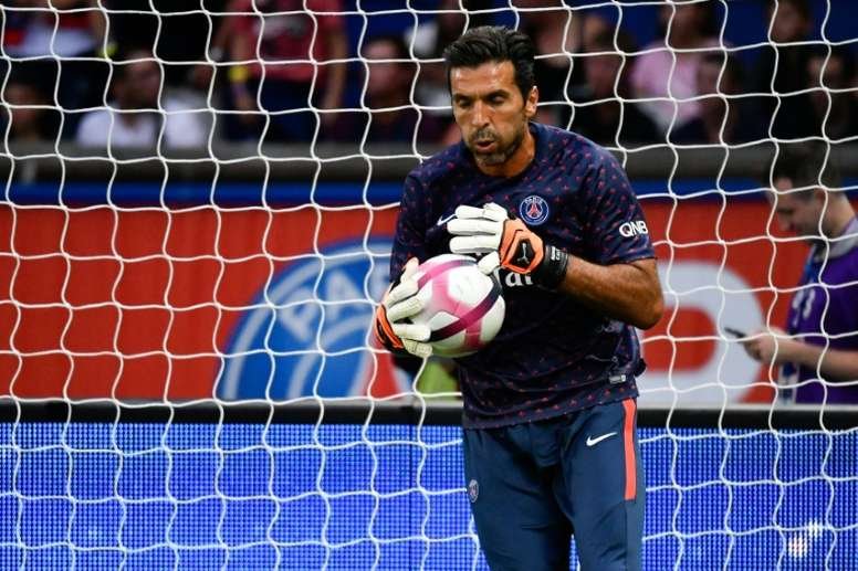 Gianluigi Buffon paris saint germain psg ftbcom
