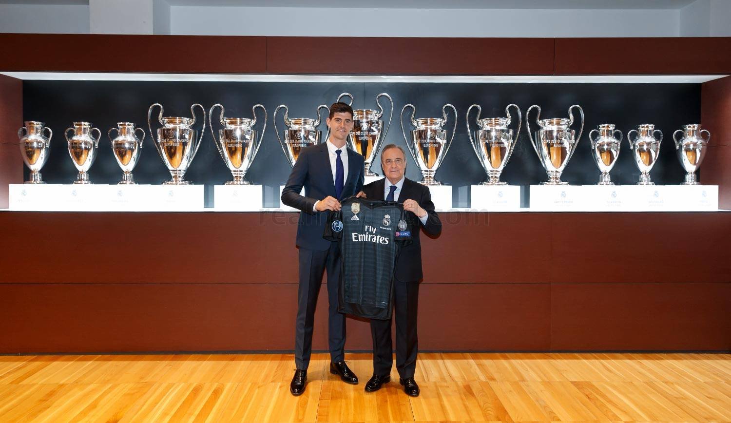 Thibaut Courtois – Florentino Pérez – Real Madrid – realmadrid.com