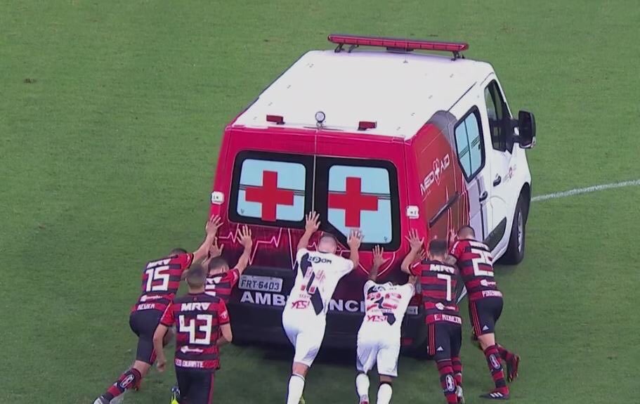 Flamengo- Vasco da Gama fecha 25 16-9-18 ambulancia accidentada studiofutbolcomec