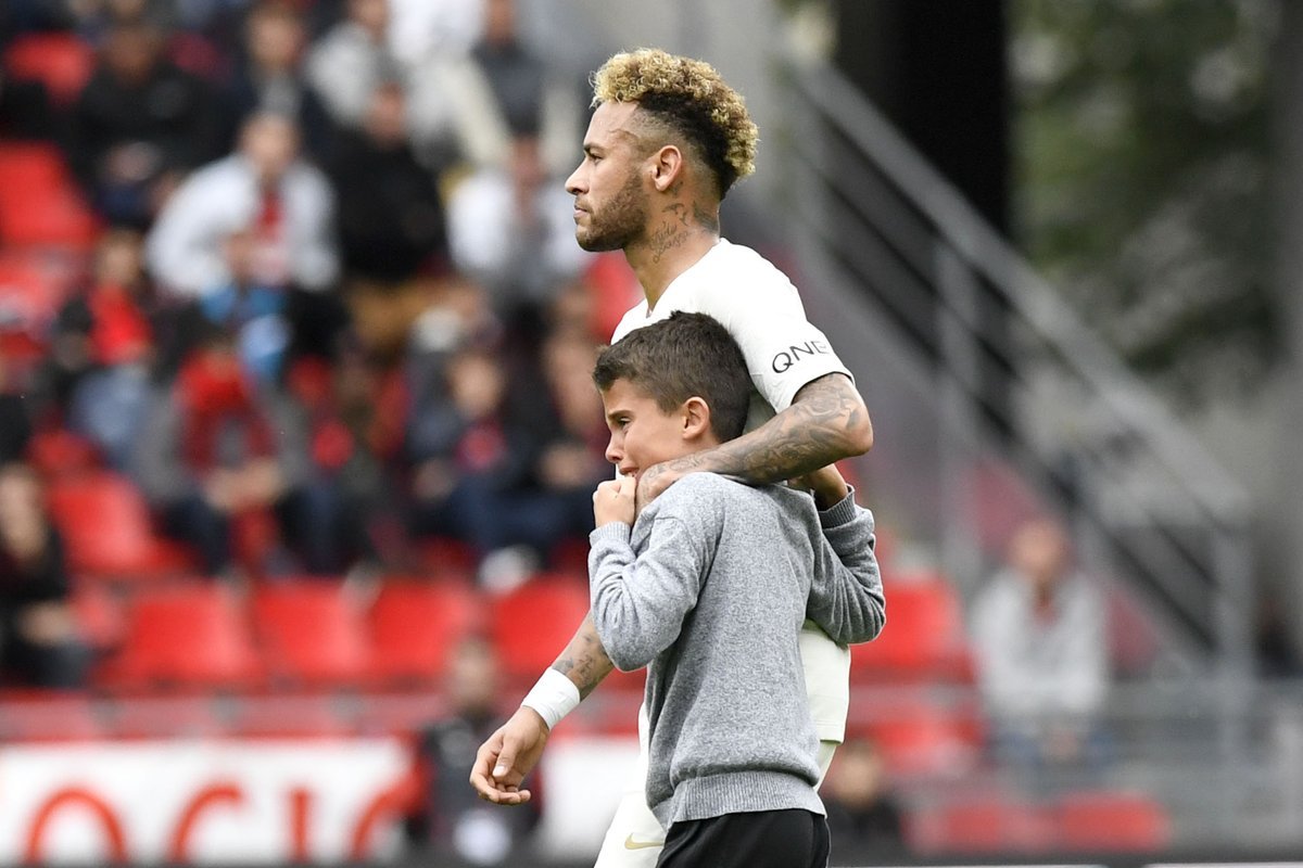 Neymar Jr Fanatico 23-9-18 Twitter @Ligue1_ESP