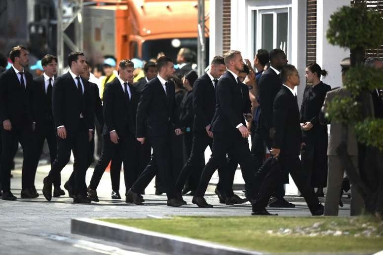 leicester city funeral Vichai Srivaddhanaprabha mirrorcouk