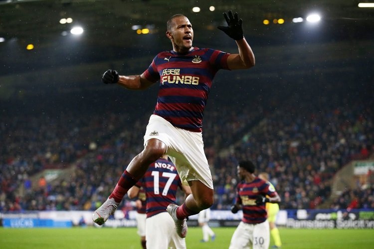 Salomón Rondón comandó la victoria del Newcastle United