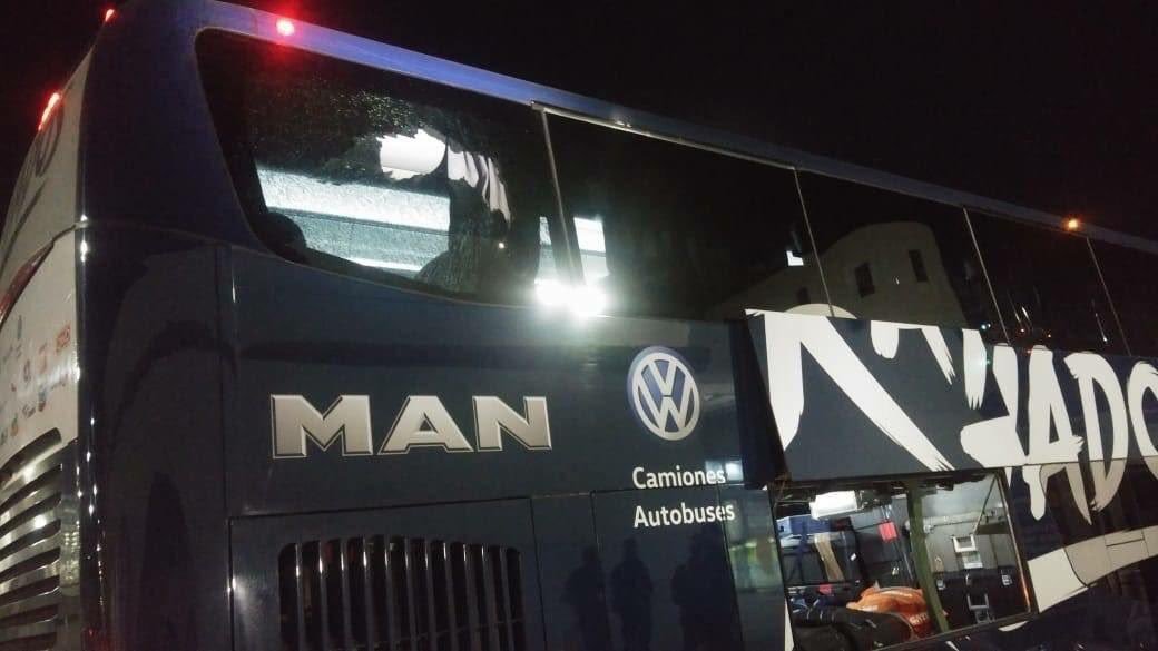 Autobus de Rayadosde Monterrey- ataque de hinchas de santoslaguna 1-12-18 @CANCHAELNORTE