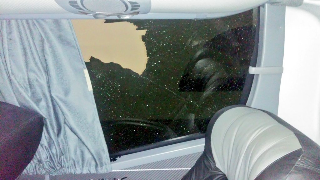 Autobus de Rayadosde Monterrey- ataque de hinchas de santoslaguna 1-12-18 @CANCHAELNORTE