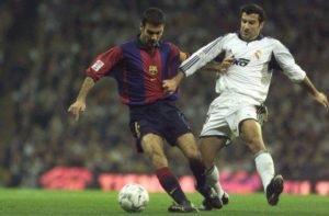 Piden eliminar placa de Figo en el Camp Nou