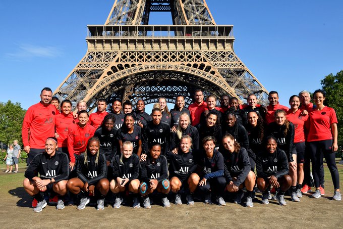 El PSG femenino entrenó en la Torre Eiffel (VIDEO)