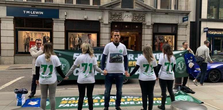 Las viudas de los jugadores de Chapecoense se manifiestan en Londres