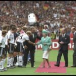 ¿Cuántos mundiales de fútbol vivió la Reina Isabel ll?
