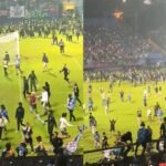 Tragedia en Indonesia: más de 100 muertos en un partido de fútbol