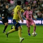 La gambeta de Messi a un jugador que estaba tirado en el césped (VIDEO)