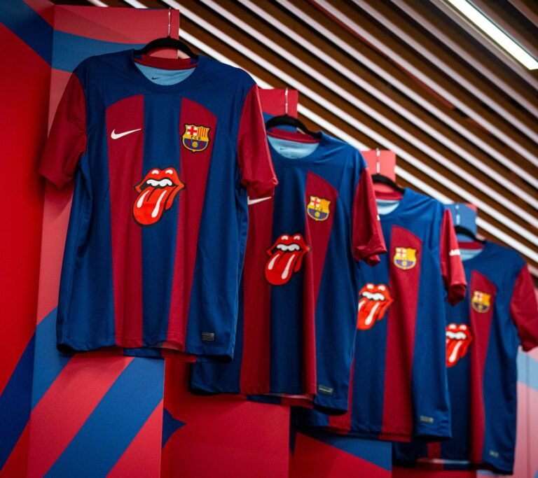Los equipos del futbol europeo que más vendieron camisetas durante el 2023