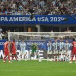Los jugadores de Argentina criticaron el mal estado del campo del Mercedes-Benz Stadium (VIDEO)