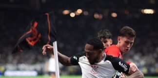 José Martínez prepara su defensa legal ante una posible rescisión del Corinthians