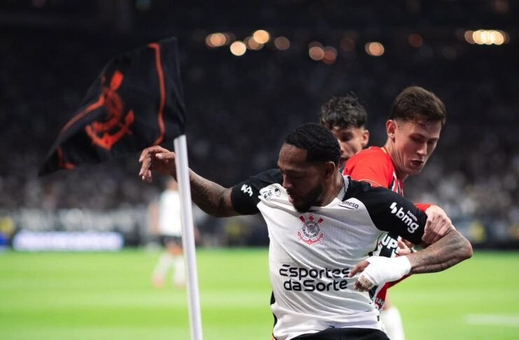 José Martínez prepara su defensa legal ante una posible rescisión del Corinthians