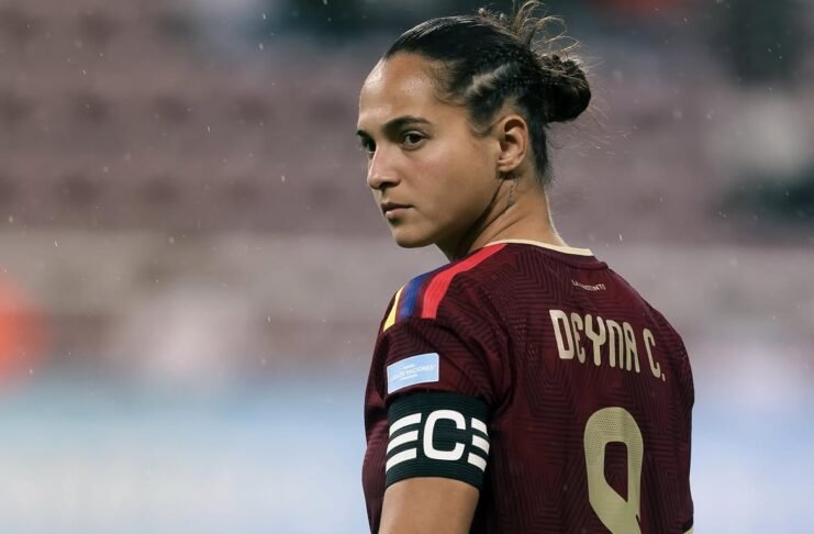 Deyna Castellanos lanza un dardo al fútbol venezolano